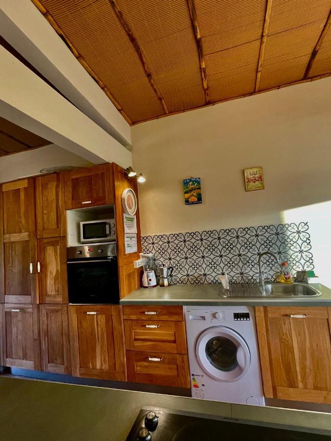 Chambre Et Sdb Privative Ylang Ylang Vue Mont Pelee Dans Maison Partagee Le Morne-Rouge Buitenkant foto