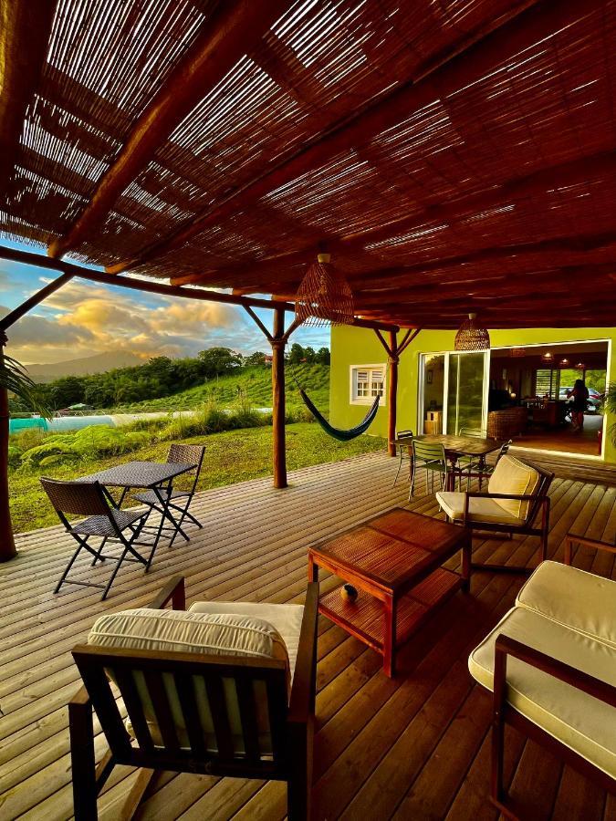 Chambre Et Sdb Privative Ylang Ylang Vue Mont Pelee Dans Maison Partagee Le Morne-Rouge Buitenkant foto